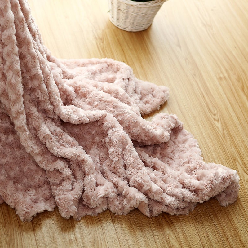 Simple&Opulence بطانية رمي فاخرة بسيطة وناعمة بنمط ورد ثلاثي الأبعاد دافئة ومريحة من الألياف الدقيقة، مقلوبة، للديكور المنزلي، 50"x 60"، وردي - Image 4